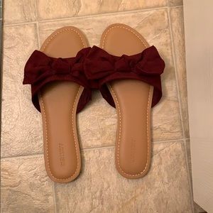 NEVER WORN maroon bow sandals